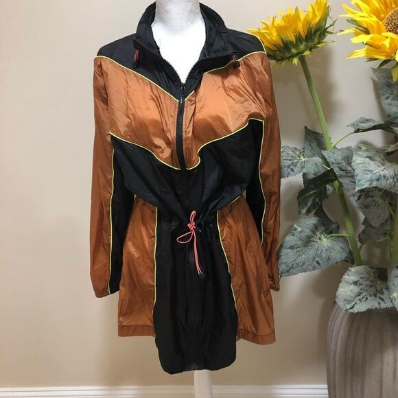 NWOT Urban Outfitters windbreaker size XS - Picture 3 of 8